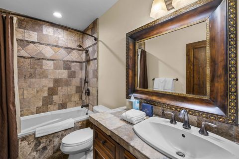 Tiny photo for 56373 Trailmere Circle, Bend, OR 97707 (MLS # 220219693)