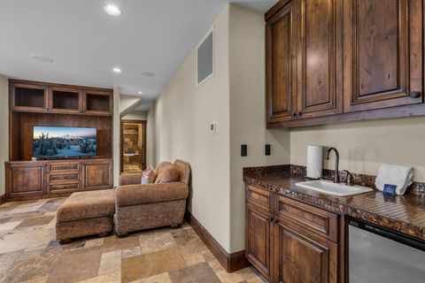 Tiny photo for 56373 Trailmere Circle, Bend, OR 97707 (MLS # 220219693)