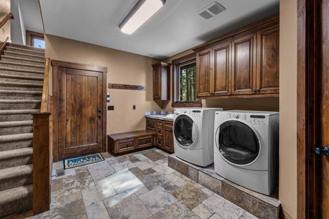 Tiny photo for 56373 Trailmere Circle, Bend, OR 97707 (MLS # 220219693)