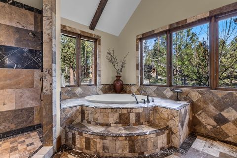 Tiny photo for 56373 Trailmere Circle, Bend, OR 97707 (MLS # 220219693)