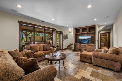 Tiny photo for 56373 Trailmere Circle, Bend, OR 97707 (MLS # 220219693)