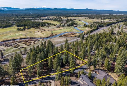 Tiny photo for 56373 Trailmere Circle, Bend, OR 97707 (MLS # 220219693)