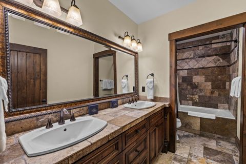 Tiny photo for 56373 Trailmere Circle, Bend, OR 97707 (MLS # 220219693)