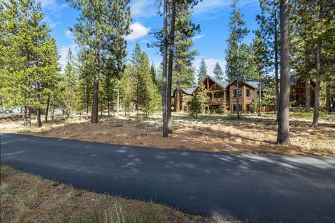 Tiny photo for 56373 Trailmere Circle, Bend, OR 97707 (MLS # 220219693)