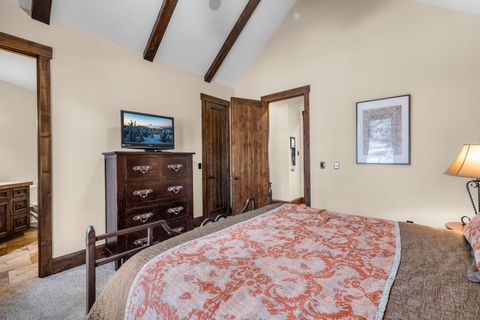 Tiny photo for 56373 Trailmere Circle, Bend, OR 97707 (MLS # 220219693)