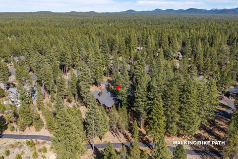 Tiny photo for 56373 Trailmere Circle, Bend, OR 97707 (MLS # 220219693)
