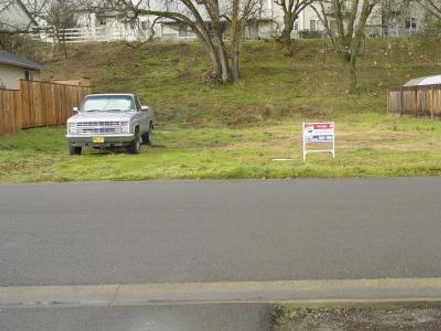 55+ older PUD. Great lot to build your custom home. Bring your own builder! Association dues $161.00/month. Clubhouse and pool are included. Great retirement community. Property is in the floor plains.