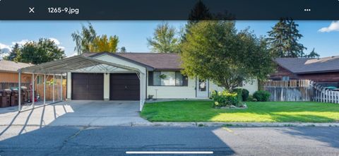 Photo of 1265 NE Tyler Street, Prineville, OR 97754 (MLS # 220212395)