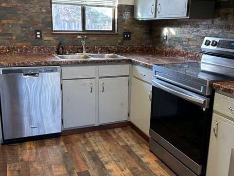 Tiny photo for 1265 NE Tyler Street, Prineville, OR 97754 (MLS # 220212395)