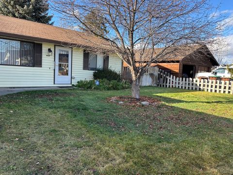 Tiny photo for 1265 NE Tyler Street, Prineville, OR 97754 (MLS # 220212395)