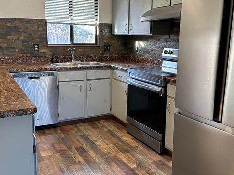 Tiny photo for 1265 NE Tyler Street, Prineville, OR 97754 (MLS # 220212395)