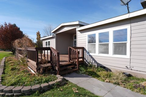 Tiny photo for 2640 Market Street, Bonanza, OR 97623 (MLS # 220211679)