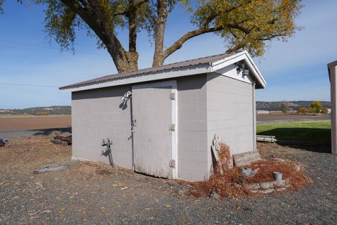 Tiny photo for 2640 Market Street, Bonanza, OR 97623 (MLS # 220211679)