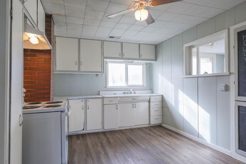 Tiny photo for 2640 Market Street, Bonanza, OR 97623 (MLS # 220211679)