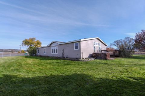 Tiny photo for 2640 Market Street, Bonanza, OR 97623 (MLS # 220211679)