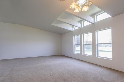 Tiny photo for 2640 Market Street, Bonanza, OR 97623 (MLS # 220211679)