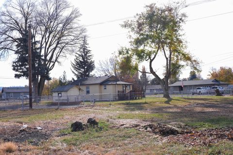 Tiny photo for 2640 Market Street, Bonanza, OR 97623 (MLS # 220211679)