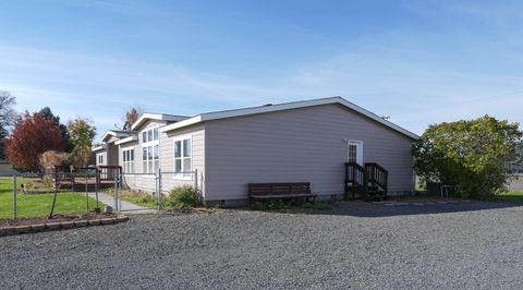 Tiny photo for 2640 Market Street, Bonanza, OR 97623 (MLS # 220211679)