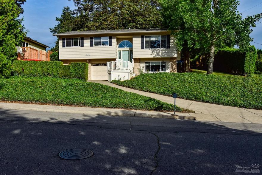 This classic beauty features 3 bedrooms, 2.5 bath, 1,698 sq.ft on spacious .18 acre lot. Beautiful landscaping with lush ivy borders &amp; mature trees give this home a picturesque setting as it sits hillside to bring in wonderful sunset views year round.Reverse living boasts vaulted ceilings, gas fireplace and large picture window in main living area. Laminate floors in kitchen &amp; dining, granite counters, tile back splash, white cabinets &amp; appliances &amp; fridge included. Spacious family room &amp; laundry room on lower level. Sliding door leads to beautiful backyard that features large deck area &amp; hot tub. A/C, Auto sprinklers, 2 car garage w/remotes.