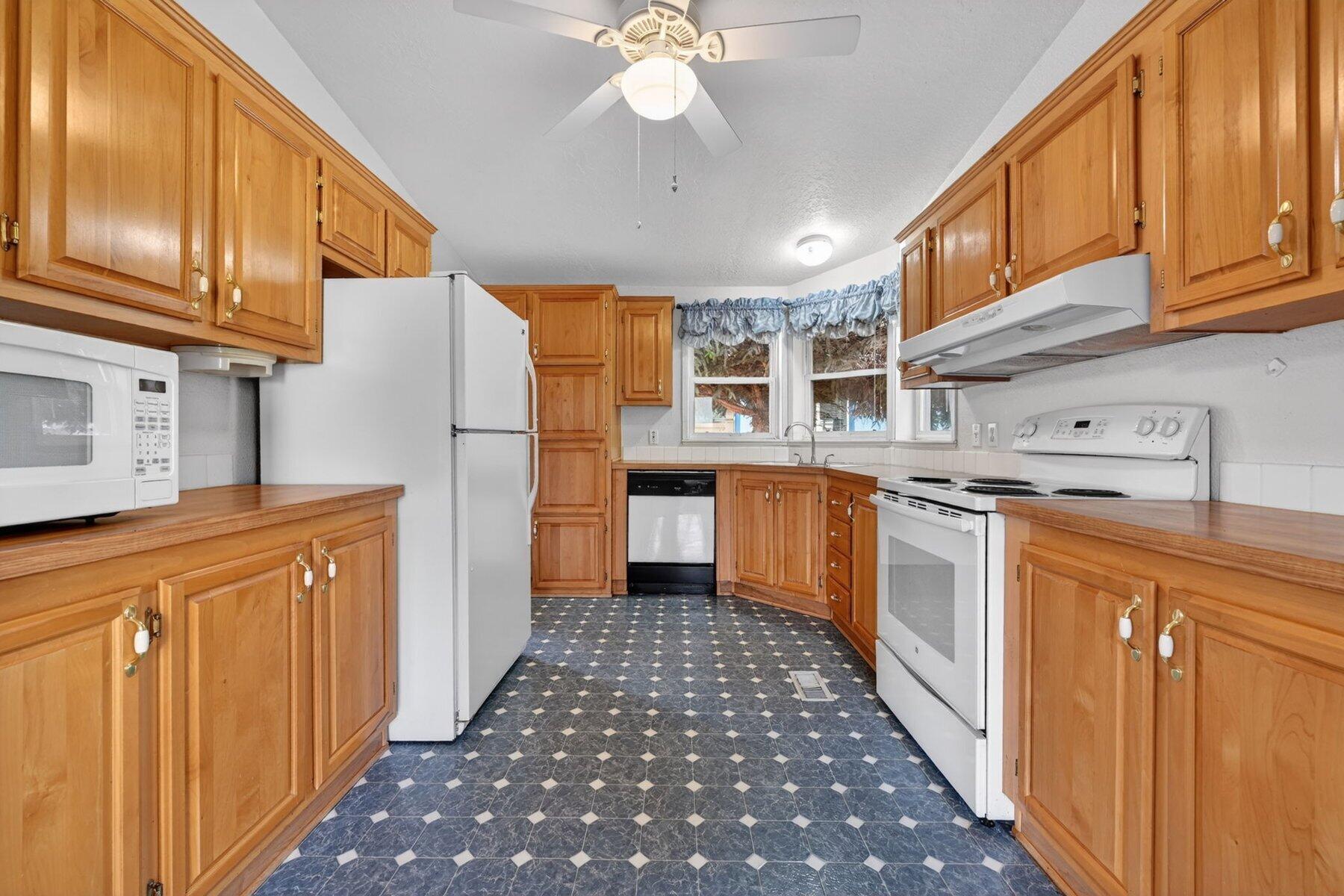 826 NE Shoshone Drive