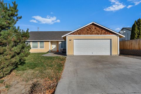 Photo of 311 Geneva Street, Culver, OR 97734 (MLS # 220212222)