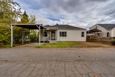 Photo of 155 N McKinley Street, Eugene, OR 97402 (MLS # 220211122)