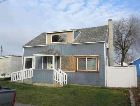 Photo of 1036 W Hermiston Avenue, Hermiston, OR 97838 (MLS # 220219267)