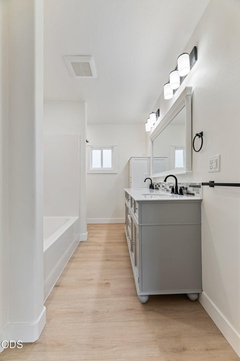 Tiny photo for 524 Berrydale Avenue, Medford, OR 97501 (MLS # 220225755)
