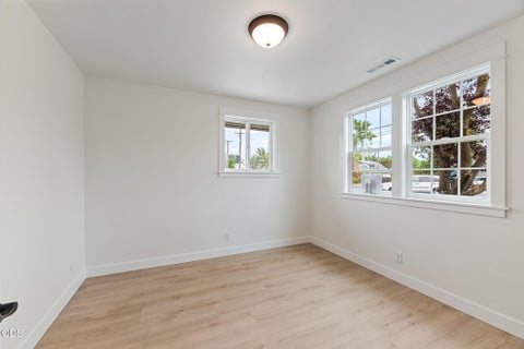 Tiny photo for 524 Berrydale Avenue, Medford, OR 97501 (MLS # 220225755)