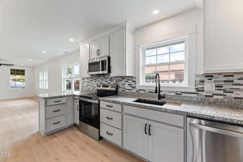 Tiny photo for 524 Berrydale Avenue, Medford, OR 97501 (MLS # 220225755)