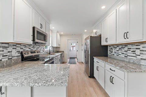 Tiny photo for 524 Berrydale Avenue, Medford, OR 97501 (MLS # 220225755)