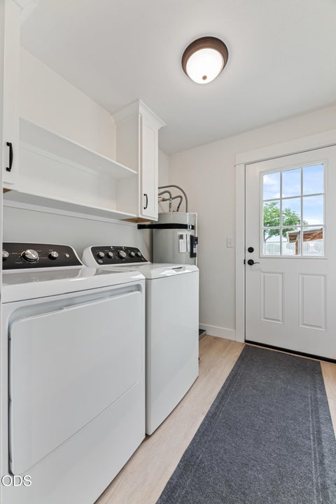 Tiny photo for 524 Berrydale Avenue, Medford, OR 97501 (MLS # 220225755)