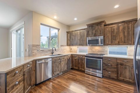 Tiny photo for 60383 Hedgewood Lane, Bend, OR 97702 (MLS # 220211680)