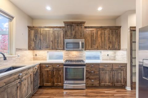 Tiny photo for 60383 Hedgewood Lane, Bend, OR 97702 (MLS # 220211680)