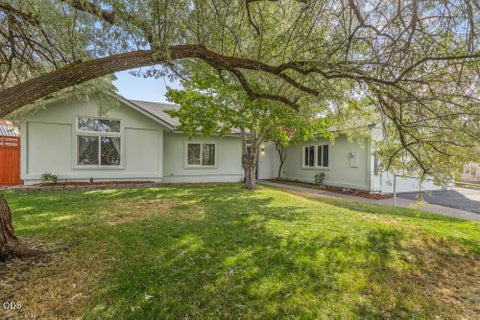 Photo of 2038 California Avenue, Klamath Falls, OR 97601 (MLS # 220229071)