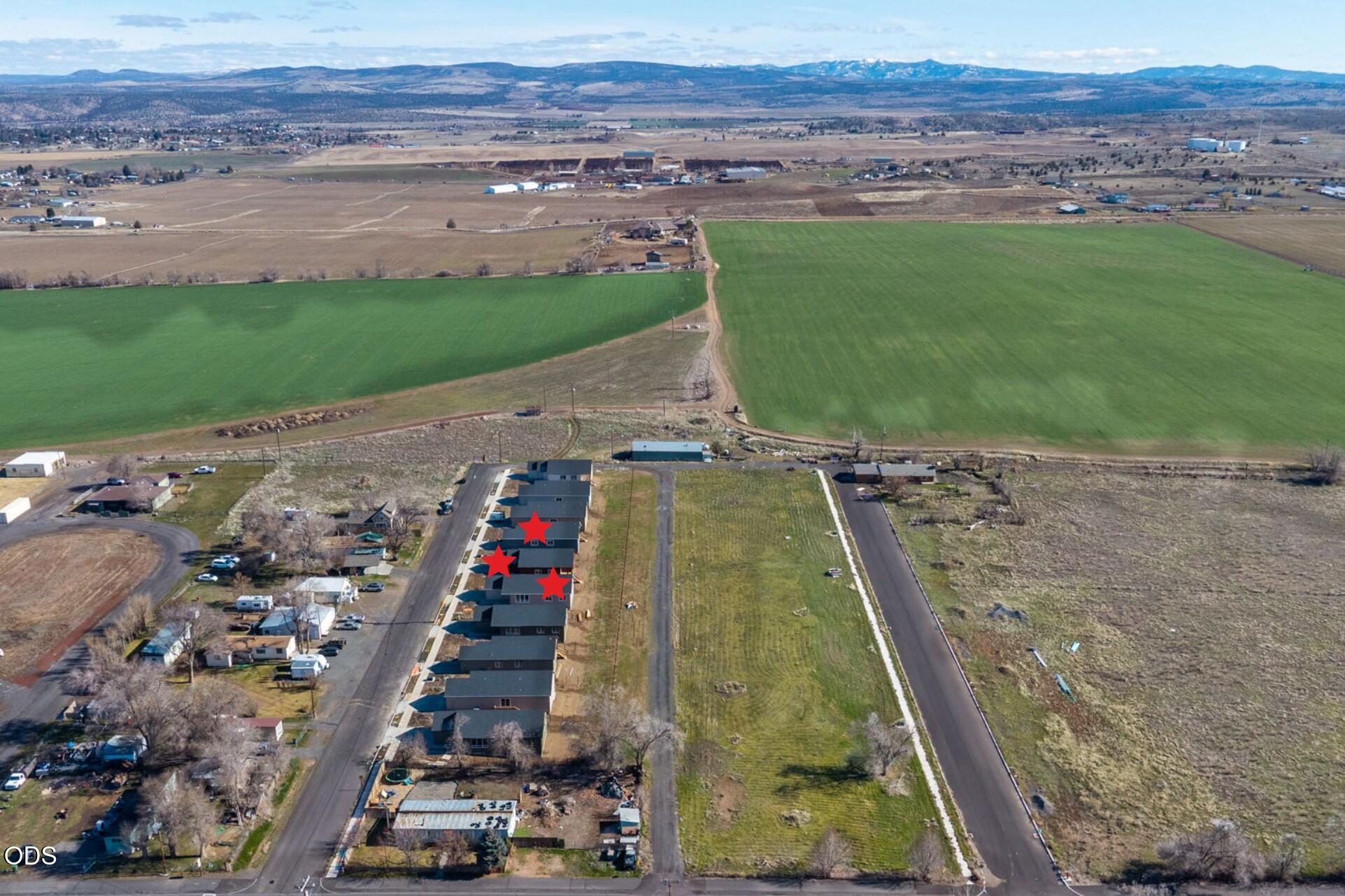 Photo 1 of 20 — 0 SW 6th Street 4, 5, 6, Metolius, OR 97741