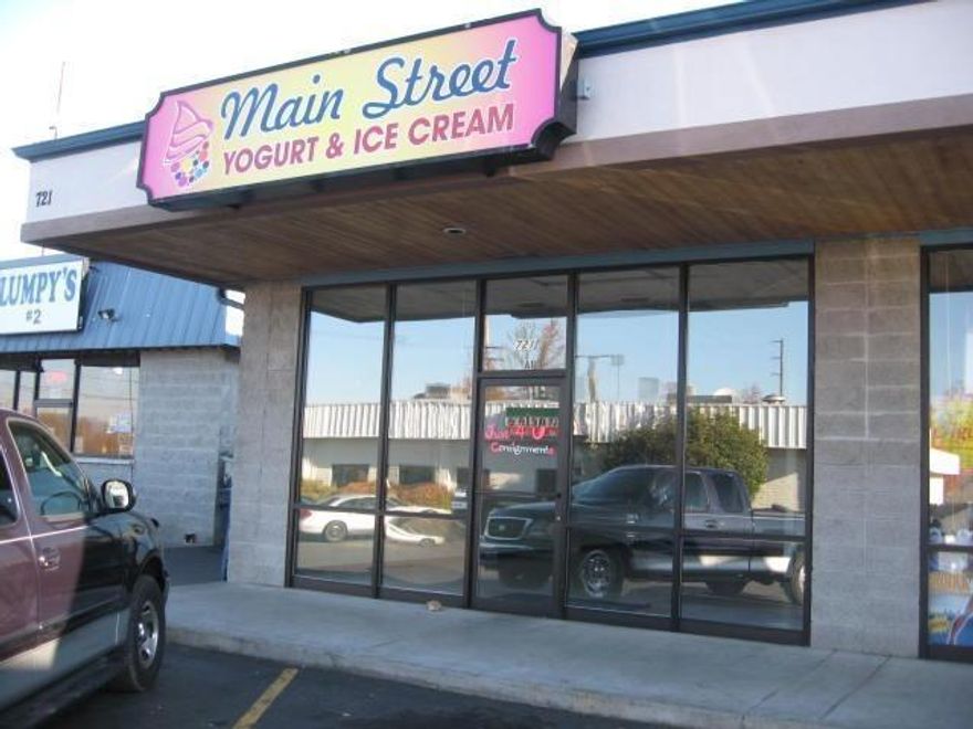 ONE MONTH FREE RENT!!! Phoenix's Busiest Commercial Center. Very Tenant friendly terms. All spaces approximately 1000 square feet and include private bath. Have a new idea or business? Lets talk about it. Landlord is very open and helpful in getting tenants up and running. All terms negotiable. NNN charges are an additional .23 cents per square foot on all units.