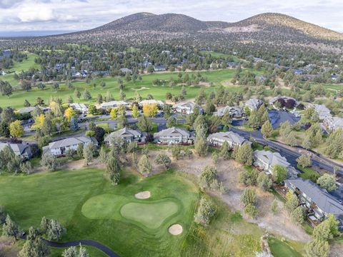 Tiny photo for 964 Golden Pheasant Drive, Redmond, OR 97756 (MLS # 220210231)
