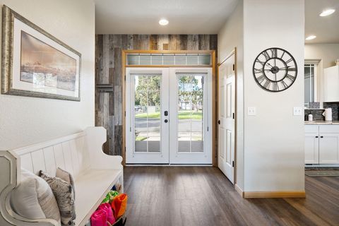 Tiny photo for 964 Golden Pheasant Drive, Redmond, OR 97756 (MLS # 220210231)