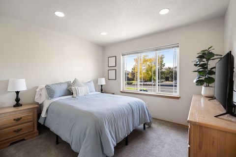 Tiny photo for 964 Golden Pheasant Drive, Redmond, OR 97756 (MLS # 220210231)
