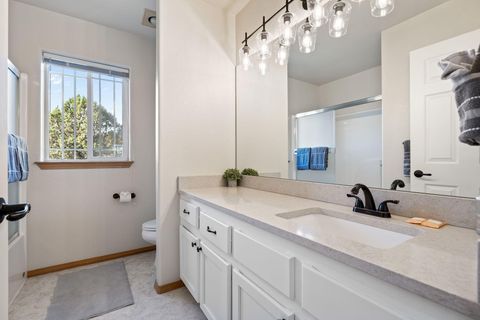 Tiny photo for 964 Golden Pheasant Drive, Redmond, OR 97756 (MLS # 220210231)