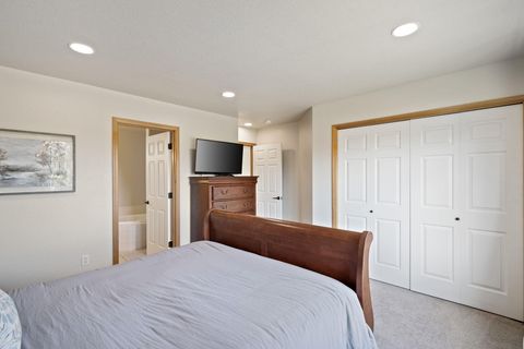 Tiny photo for 964 Golden Pheasant Drive, Redmond, OR 97756 (MLS # 220210231)