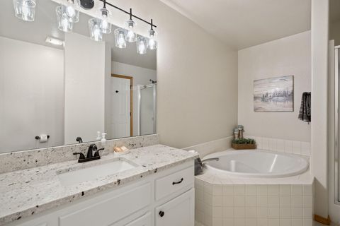 Tiny photo for 964 Golden Pheasant Drive, Redmond, OR 97756 (MLS # 220210231)
