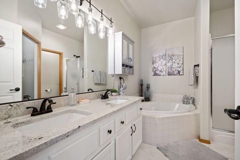 Tiny photo for 964 Golden Pheasant Drive, Redmond, OR 97756 (MLS # 220210231)