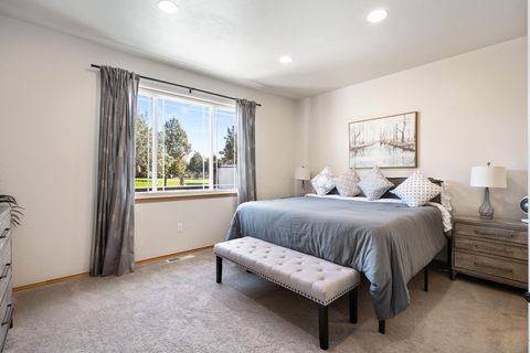Tiny photo for 964 Golden Pheasant Drive, Redmond, OR 97756 (MLS # 220210231)