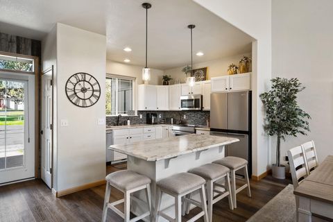 Tiny photo for 964 Golden Pheasant Drive, Redmond, OR 97756 (MLS # 220210231)