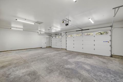 Tiny photo for 16065 Cascade Lane, La Pine, OR 97739 (MLS # 220209912)