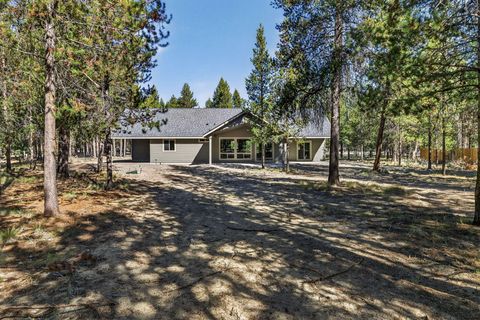 Tiny photo for 16065 Cascade Lane, La Pine, OR 97739 (MLS # 220209912)