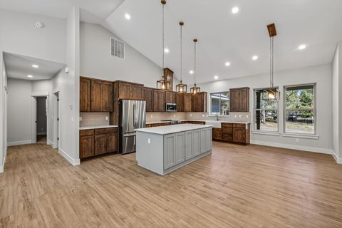 Tiny photo for 16065 Cascade Lane, La Pine, OR 97739 (MLS # 220209912)