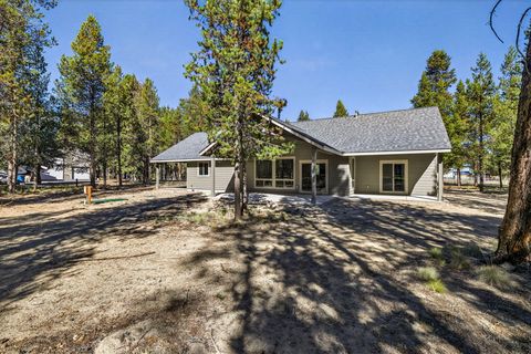 Tiny photo for 16065 Cascade Lane, La Pine, OR 97739 (MLS # 220209912)